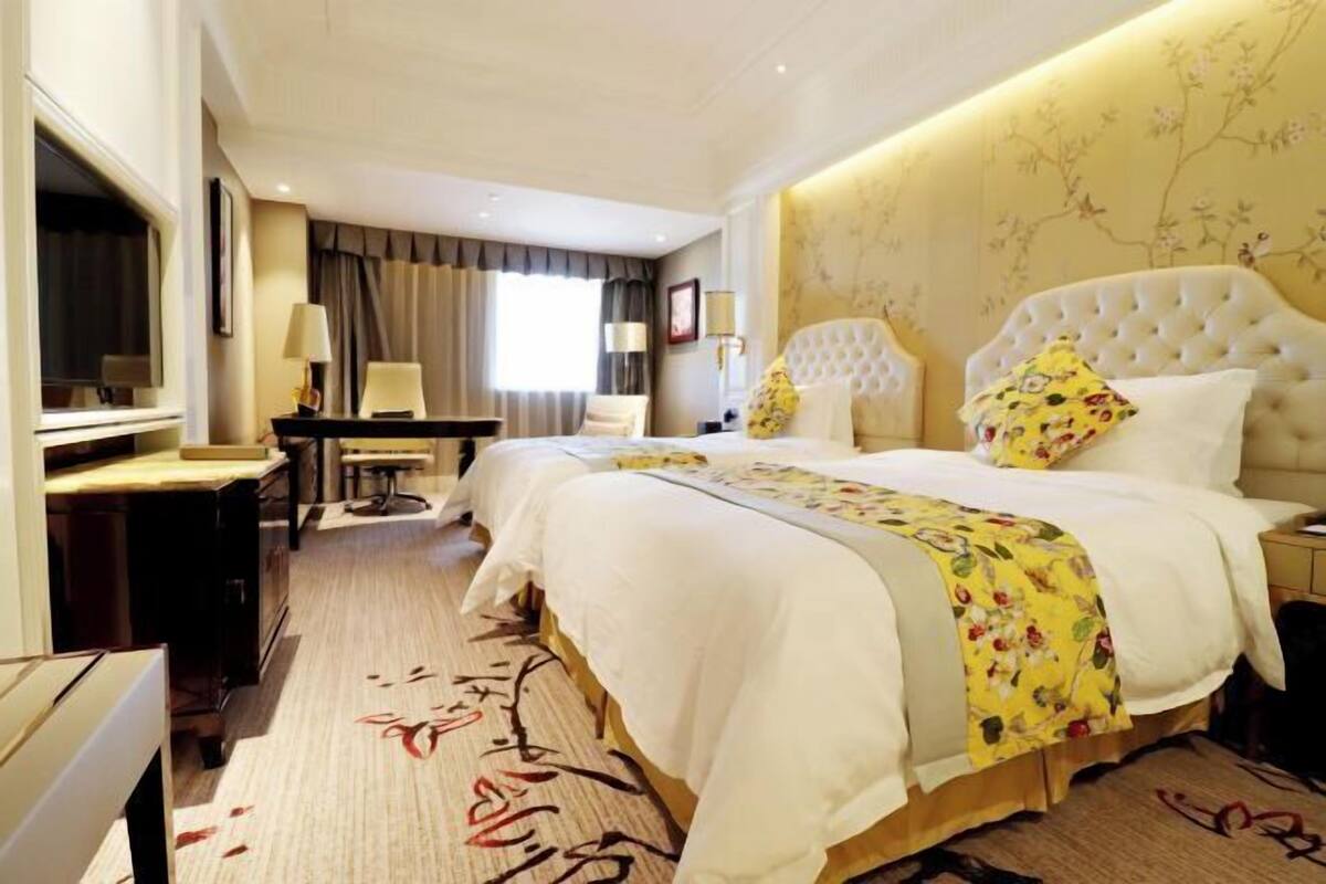 Minibar, in-room safe, desk, blackout curtains