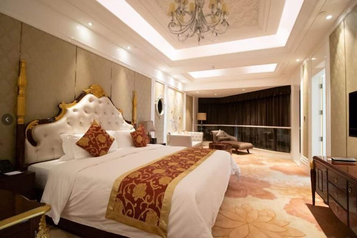 1 bedroom, minibar, in-room safe, desk