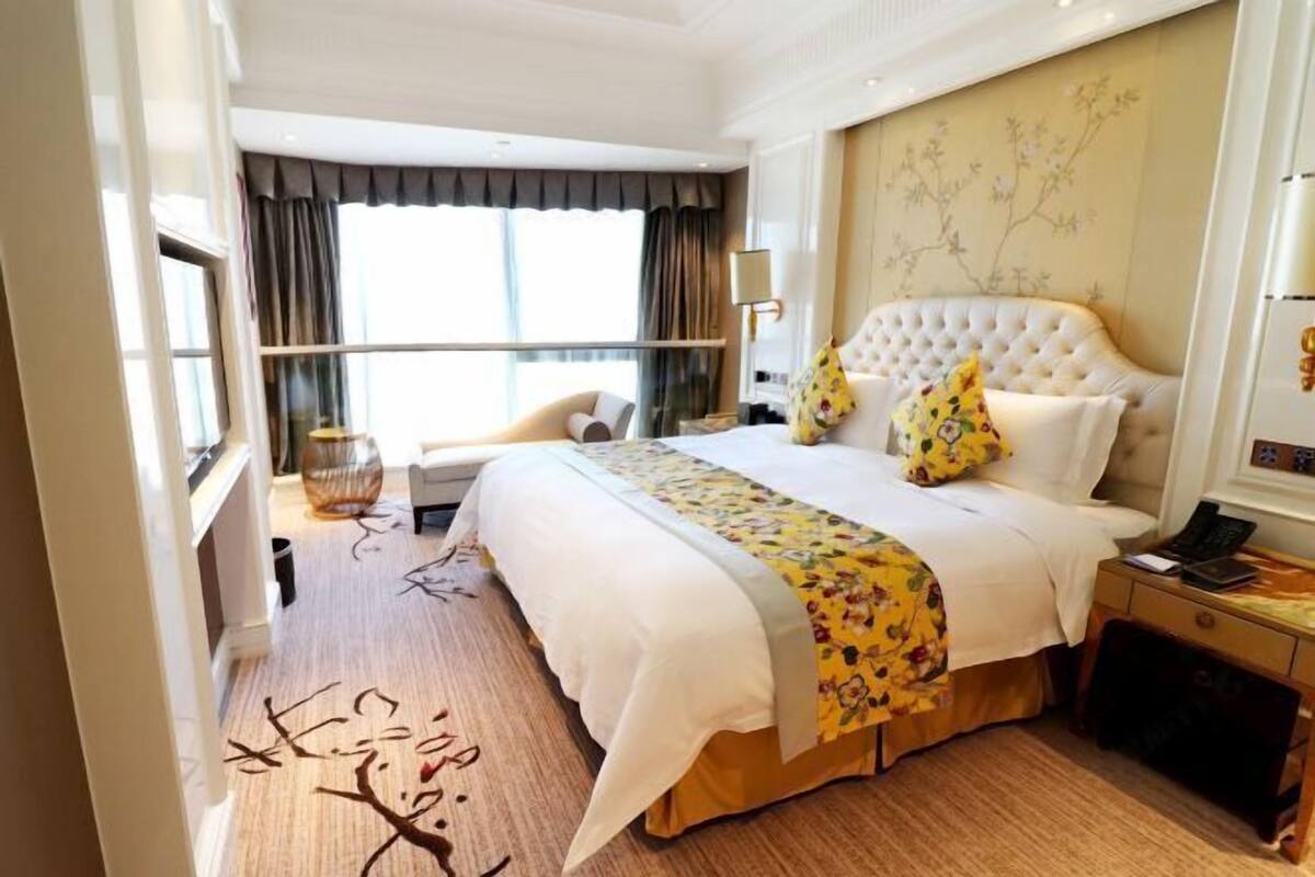 Minibar, in-room safe, desk, blackout curtains