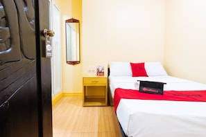 Double Room | Desk, free WiFi, bed sheets