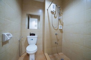 Douche, articles de toilette (gratuits), serviettes fournies