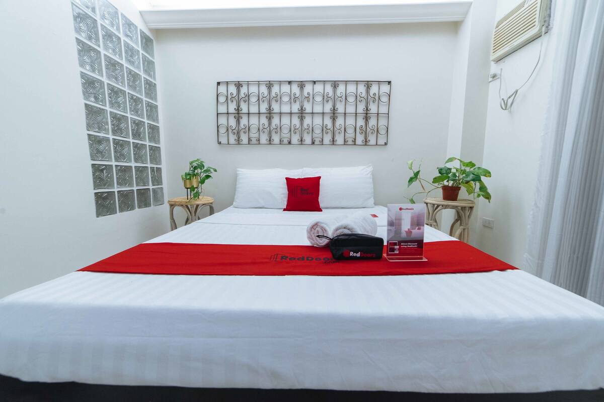 Deluxe Room | 1 bedroom, desk, free WiFi, bed sheets