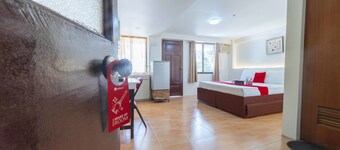 RedDoorz @ Ledesco Avenue Lapaz Iloilo