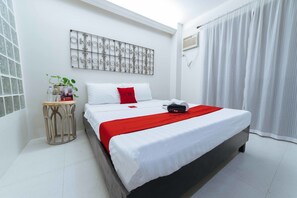Deluxe Room - RedDoorz @ Ledesco Avenue Lapaz Iloilo (Iloilo)
