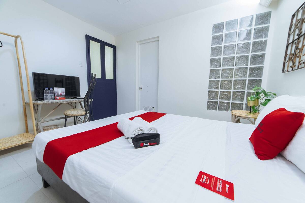 Desk, free WiFi, bed sheets