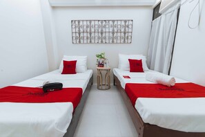 Twin Room - RedDoorz @ Ledesco Avenue Lapaz Iloilo (Iloilo)