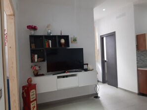 Individually decorated, individually furnished, desk, iron/ironing board - B&B Casa Ary (Frattamaggiore)