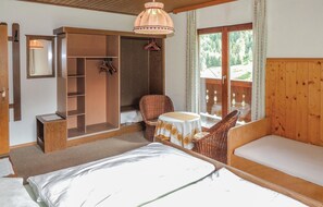 4 Schlafzimmer, Reisekinderbett, kostenloses WLAN, Bettwäsche