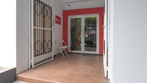 Front of property - Reddoorz Near ITC Mangga Dua (Jakarta)