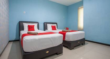 RedDoorz @ Raya Tidar