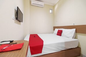 Double Room - RedDoorz @ Jalan Jenderal Sudirman Palembang 2 (Palembang)
