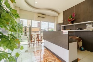 Reception - RedDoorz @ Jalan Jenderal Sudirman Palembang 2 (Palembang)