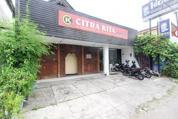 Front of property - RedDoorz near Kranggan Tugu Jogja (Yogyakarta)
