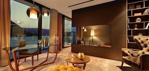 Suite Grand | Edredón y caja de seguridad en la habitación 