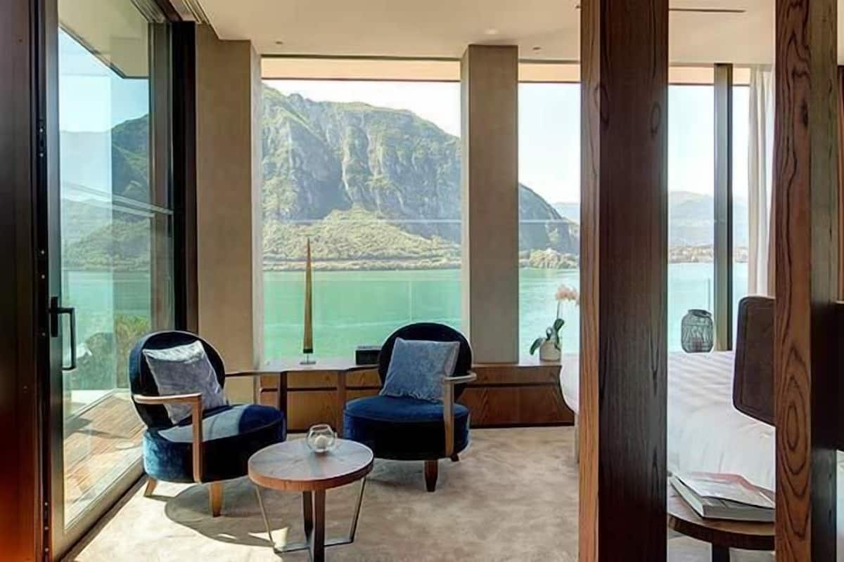 suite | 1 bedroom, down duvets, in-room safe, laptop workspace