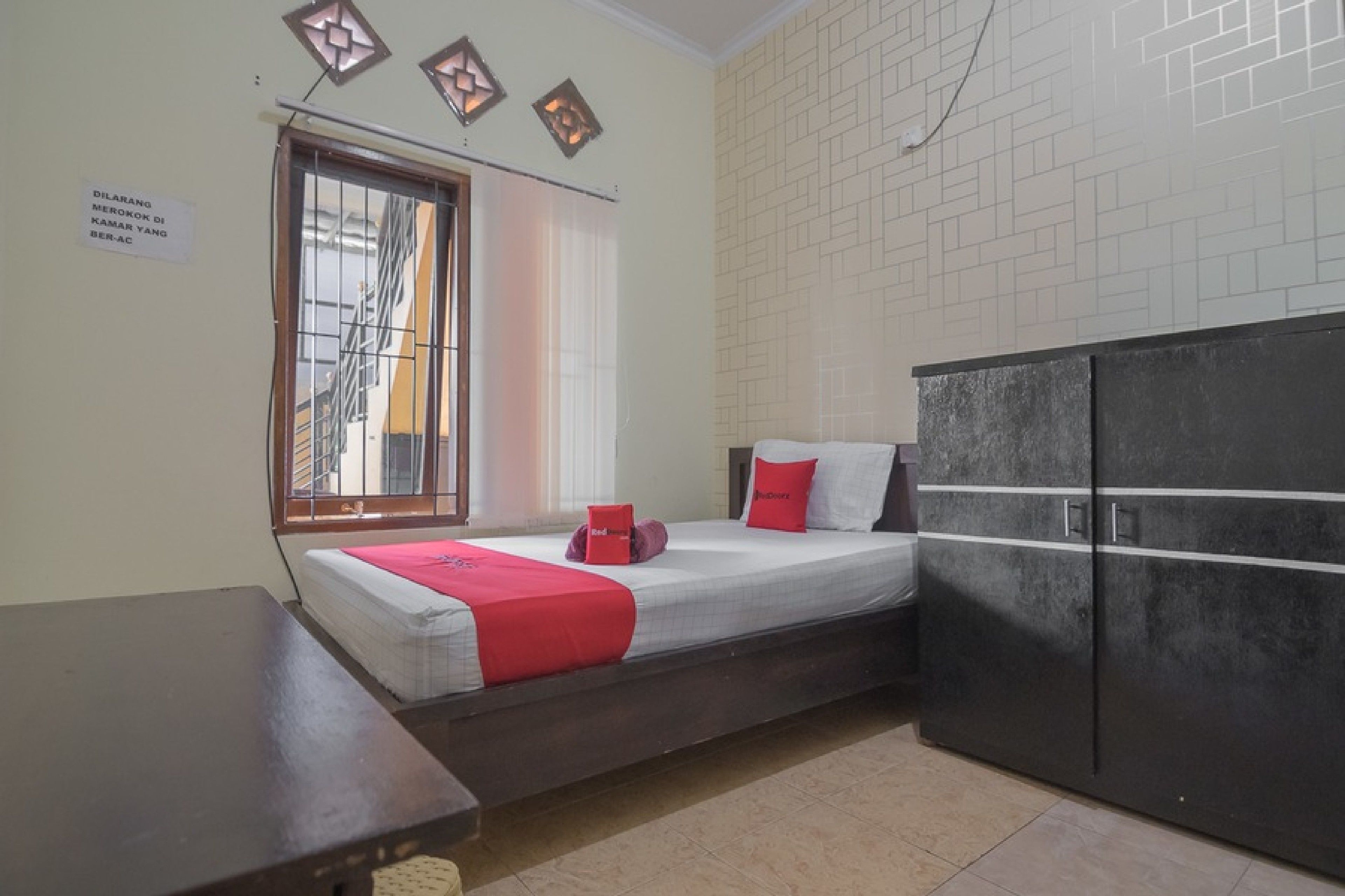 double room | desk, free wifi, bed sheets