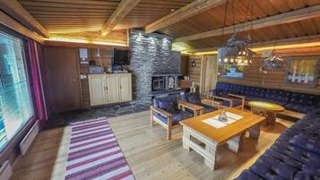 Una televisión, un reproductor de DVD