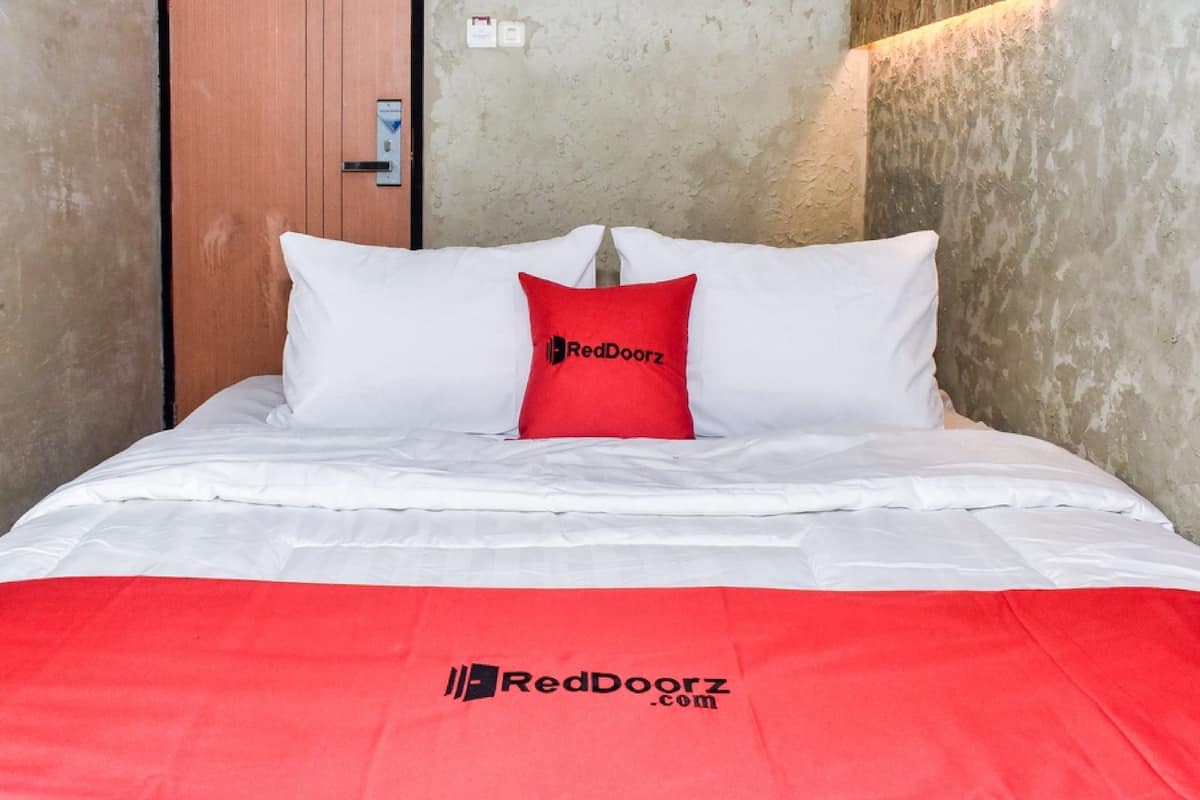 Escritorio, wifi gratis y ropa de cama