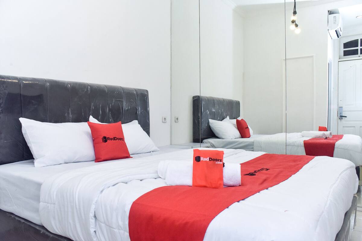 Desk, free WiFi, bed sheets