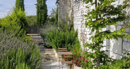 Échappée Belle - gîte with private pool near Chinon