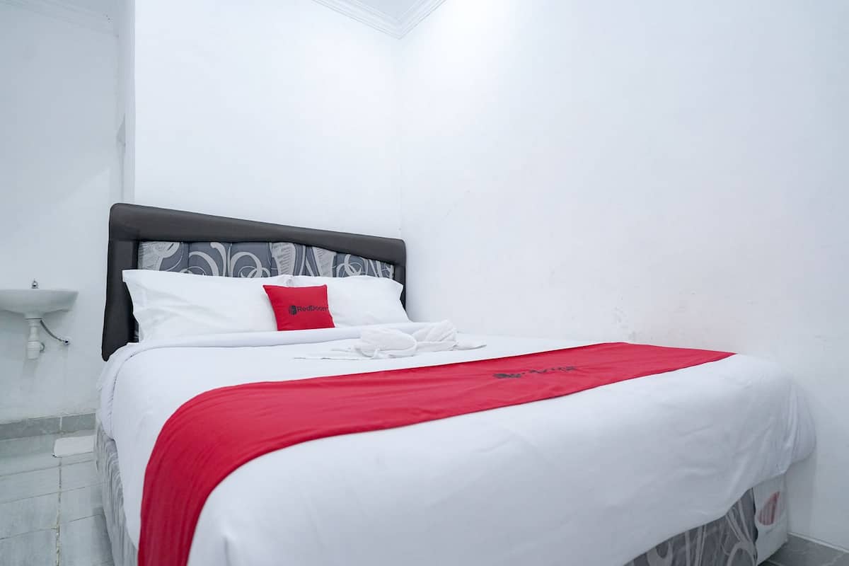 Double Room | Desk, free WiFi, bed sheets