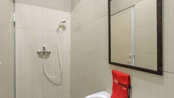 Doppelzimmer | Badezimmer | Dusche, kostenlose Toilettenartikel, Handtücher