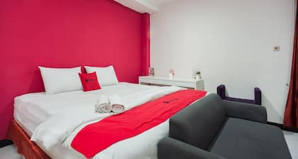 RedDoorz Plus near Mall Kelapa Gading