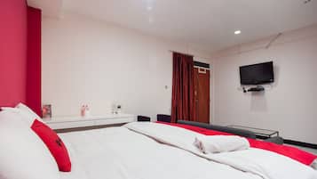 Double Room | Desk, free WiFi, bed sheets