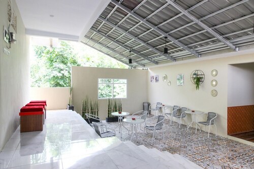 RedDoorz near Jogja Kembali Monument 3