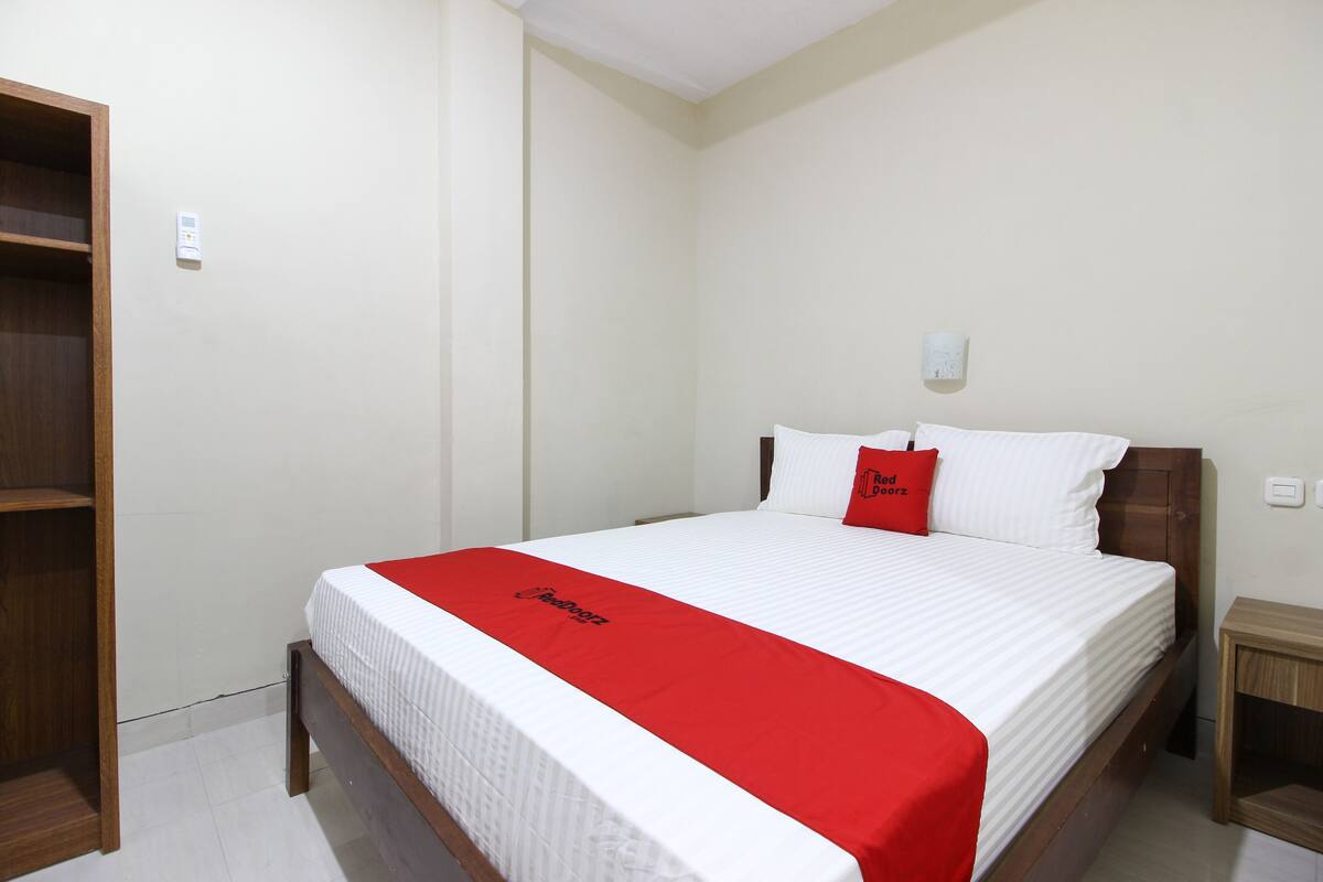 Meja, Wi-fi percuma, cadar katil 
