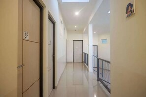 Interior - RedDoorz near Malioboro Mall 2 (Yogyakarta)