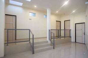 Interior - RedDoorz near Malioboro Mall 2 (Yogyakarta)