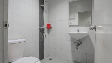 Shower, free toiletries, towels