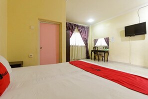 Desk, free WiFi, bed sheets