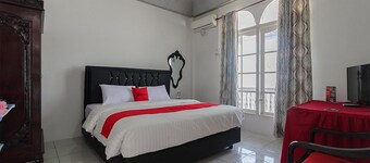 RedDoorz Syariah near Universitas Negeri Padang