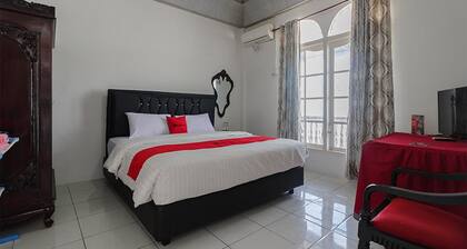 RedDoorz Syariah near Universitas Negeri Padang