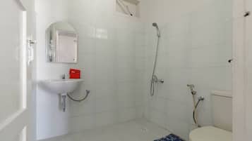 Shower, free toiletries, towels