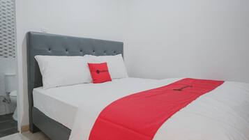 Double Room | Desk, WiFi (free), bed sheets