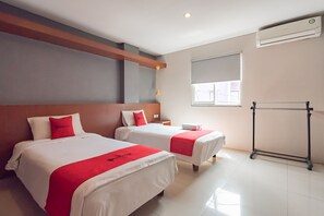 Deluxe Twin Room | Desk, free WiFi, bed sheets
