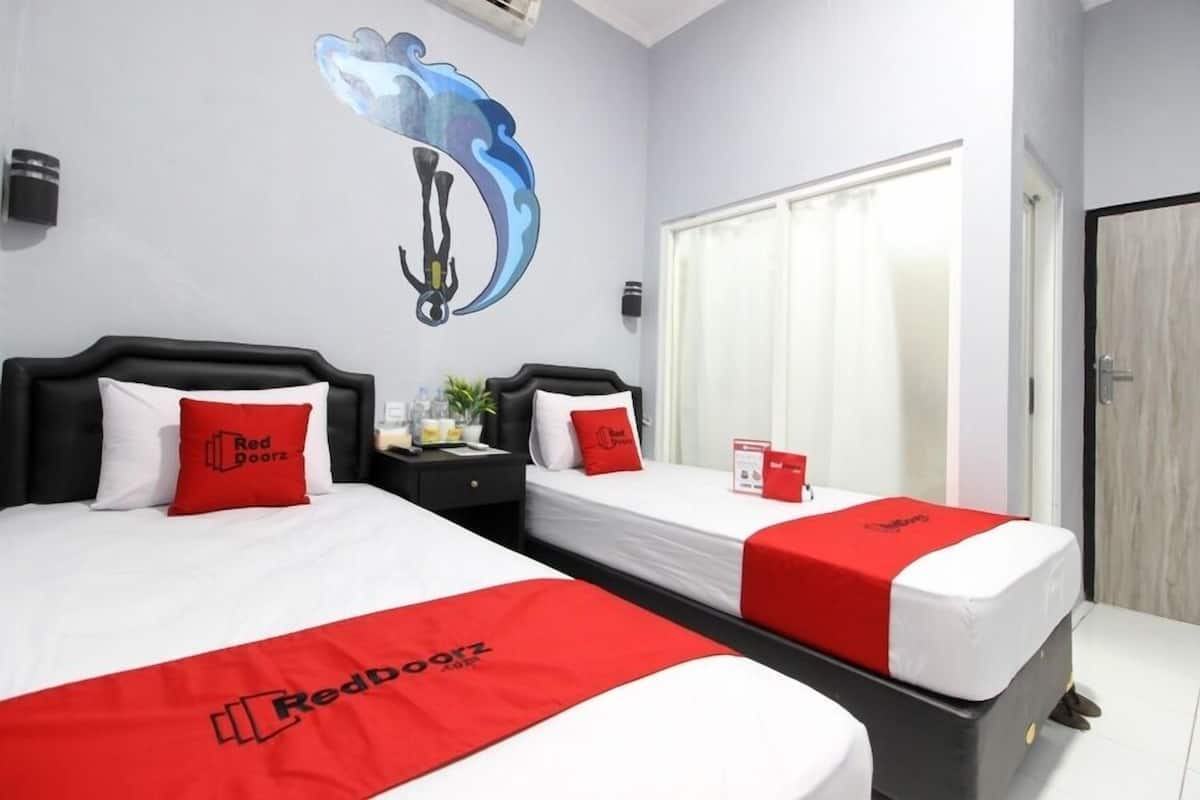 Desk, free WiFi, bed sheets