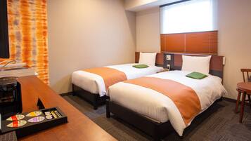 Universal Twin Room with mini Kitchen | Desk, laptop workspace, soundproofing, free WiFi