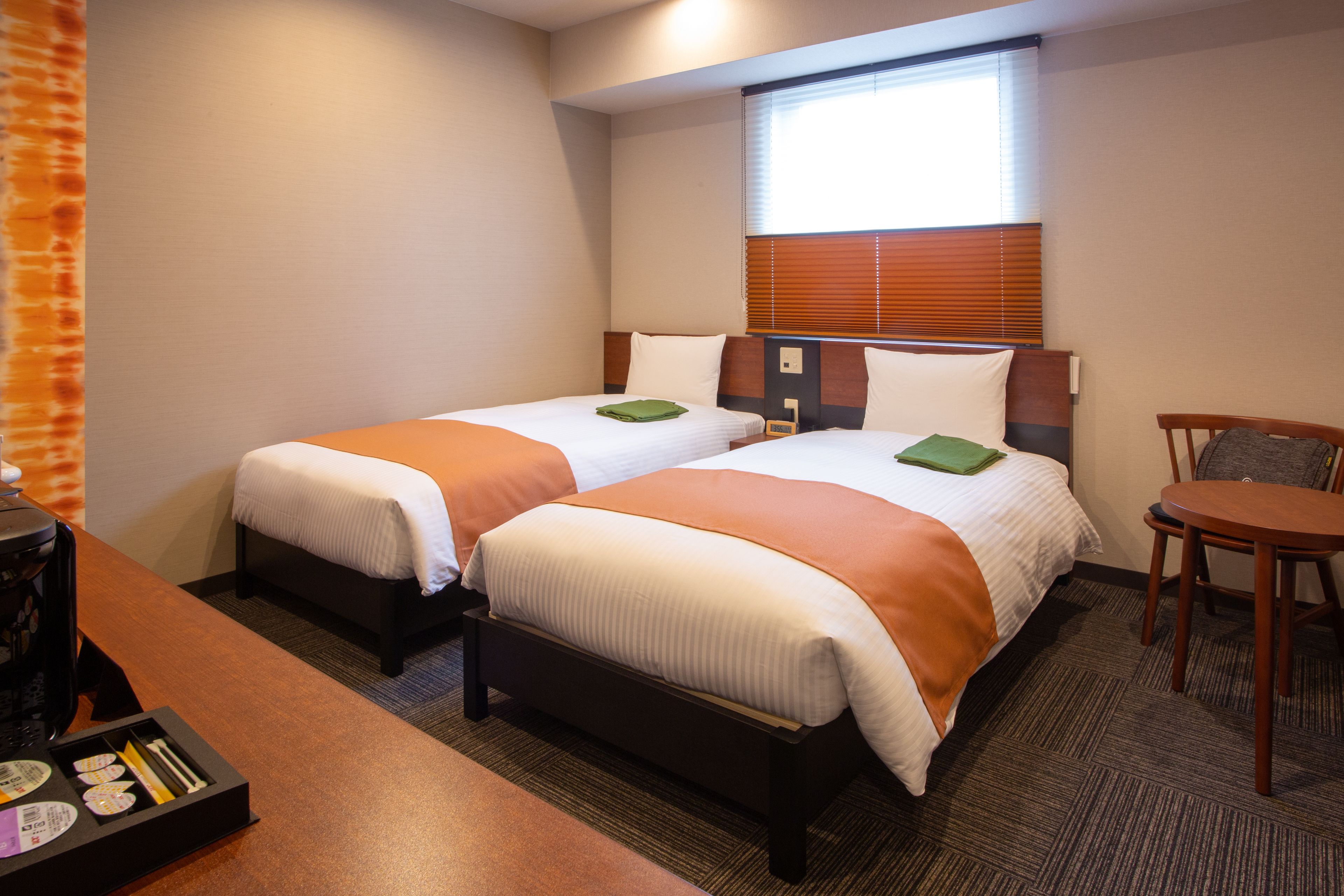 universal twin room  with mini kitchen | desk, laptop workspace, soundproofing, free wifi