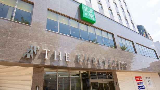 A building with a sign reading "THE KURETAKESO" and a green sign above it.
