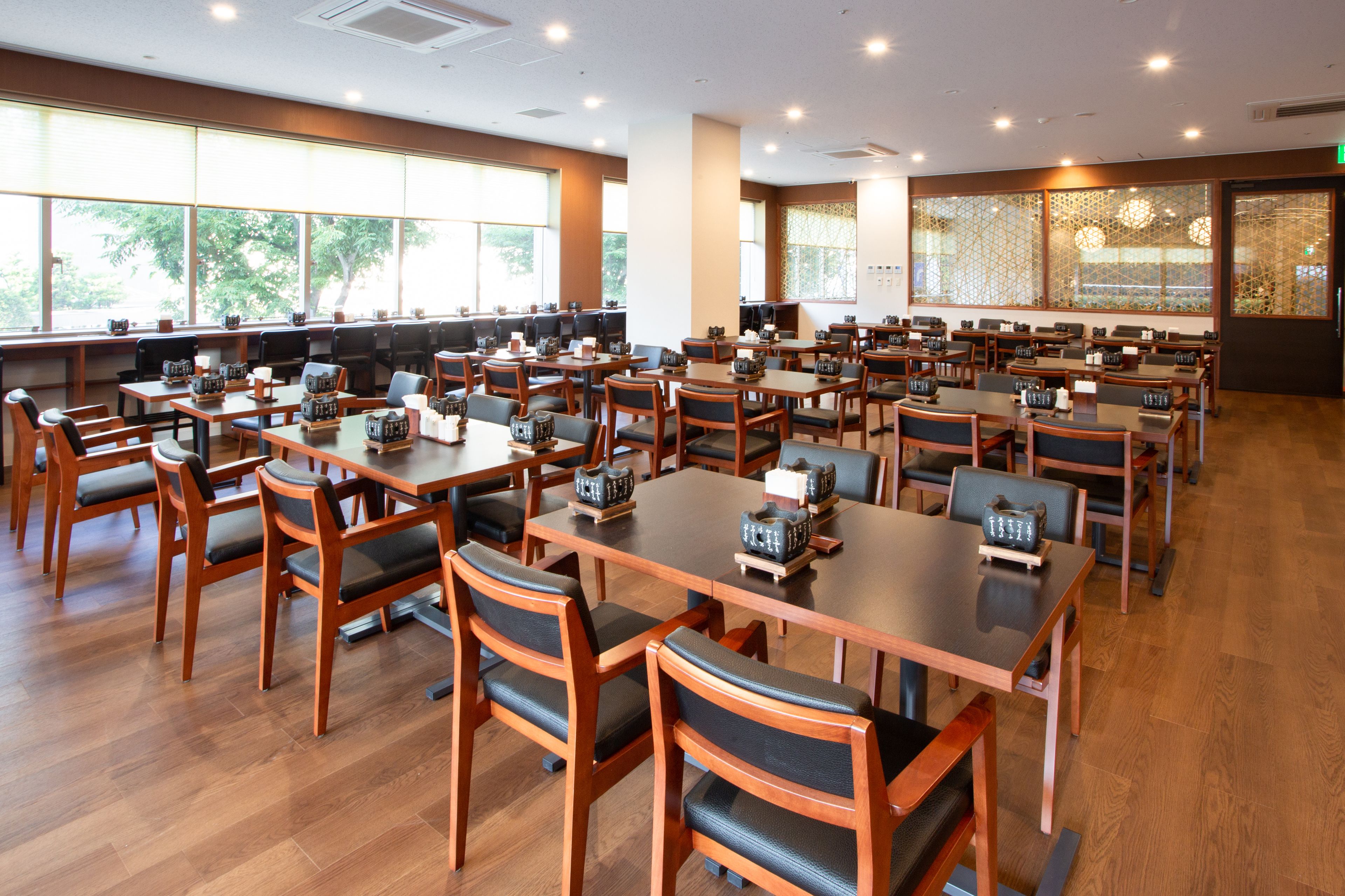 daily cooked-to-order breakfast for a fee