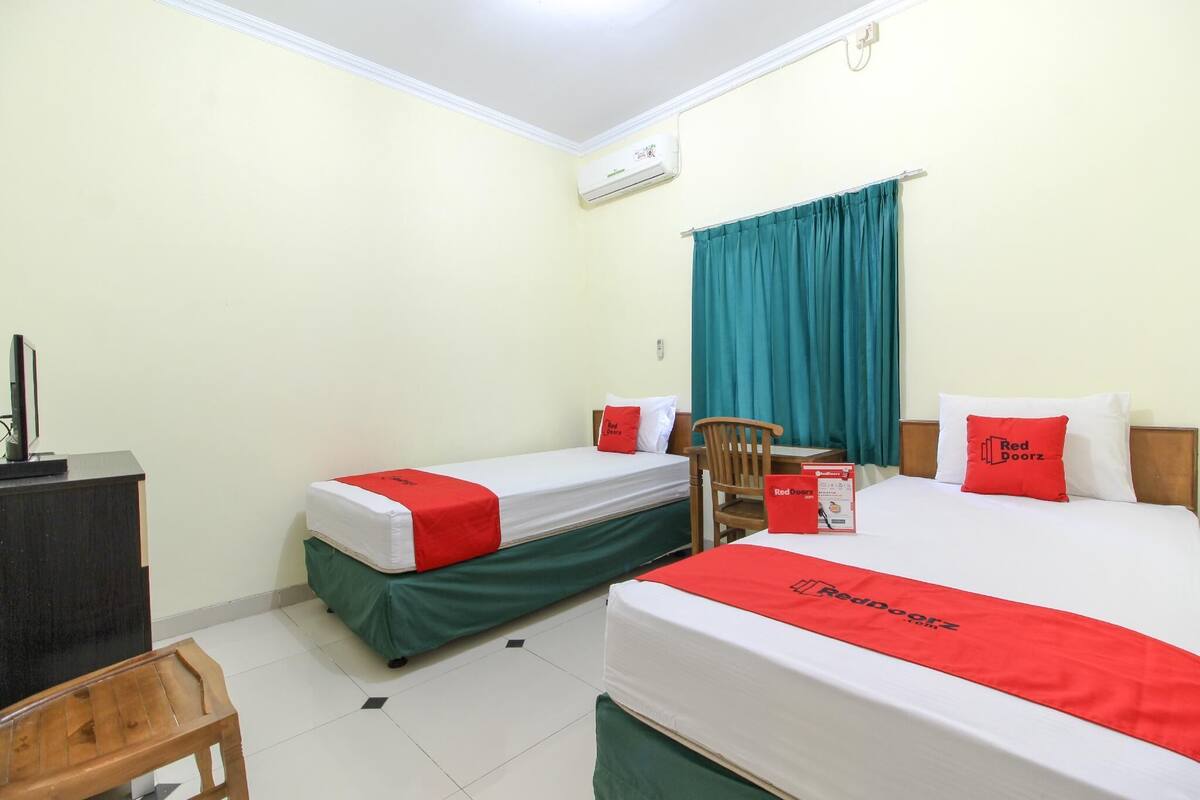 Desk, free WiFi, bed sheets