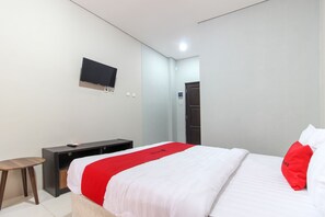 Economy Double Room - RedDoorz near Solo Balapan Station 2 (Surakarta)