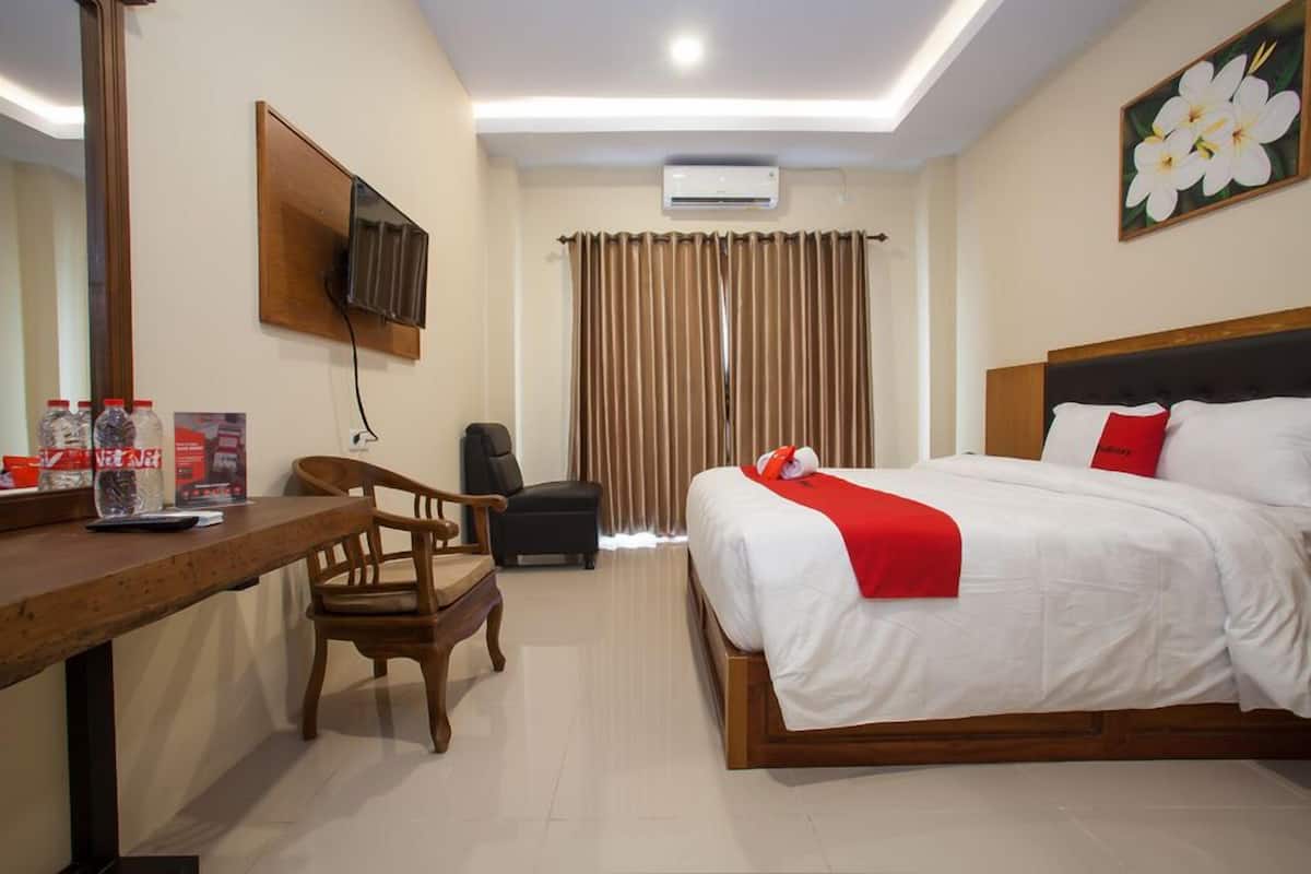 Desk, free WiFi, bed sheets