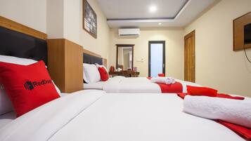 Executive Room | Desk, free WiFi, bed sheets