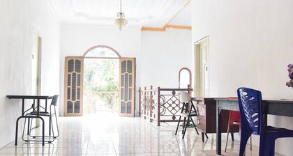 RedDoorz near Sultan Hasanuddin Airport 2