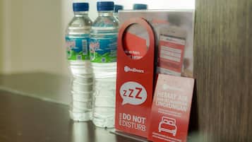 Desk, free WiFi, bed sheets